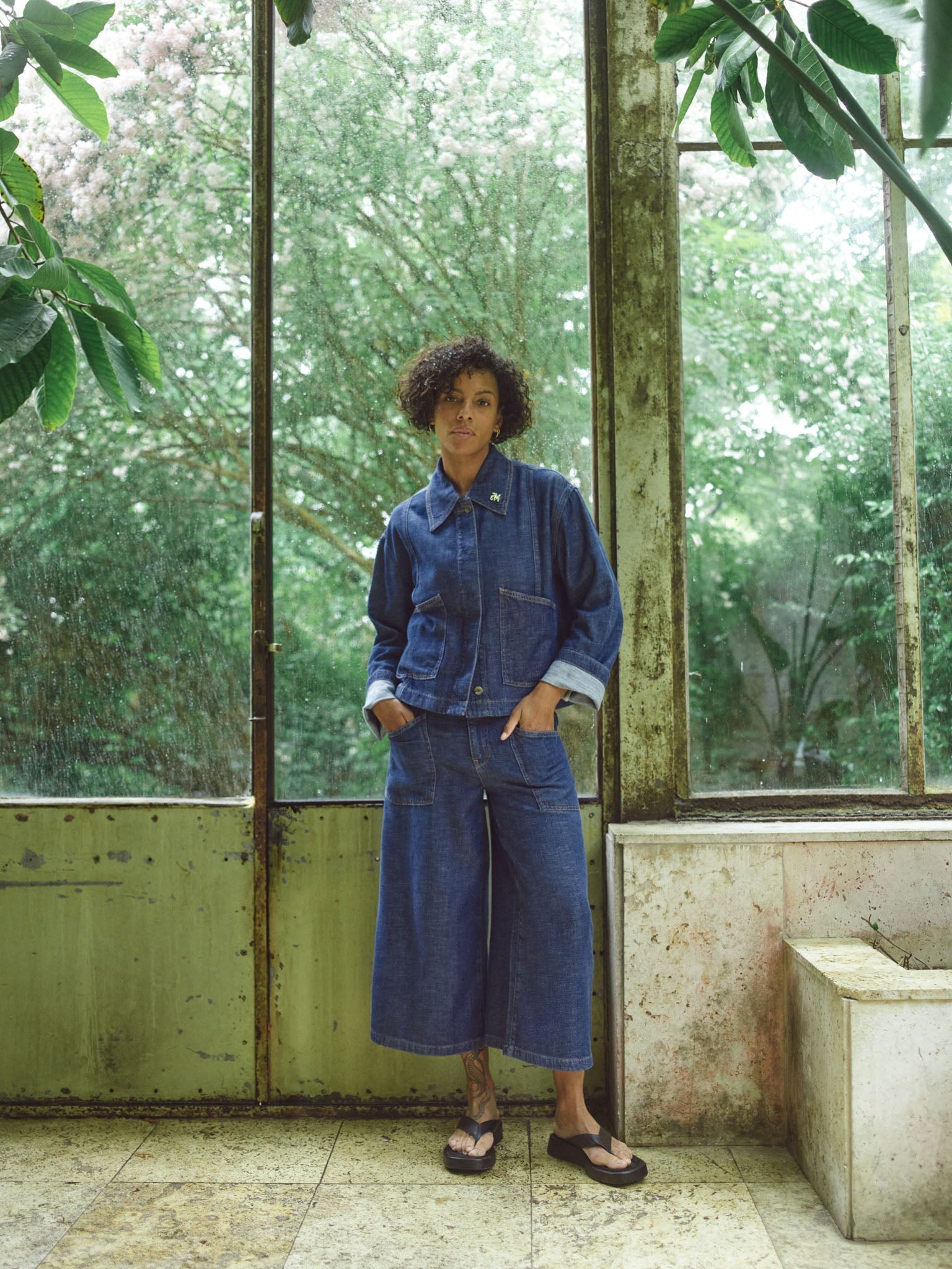 Modelshot / Dark Blue / Detail